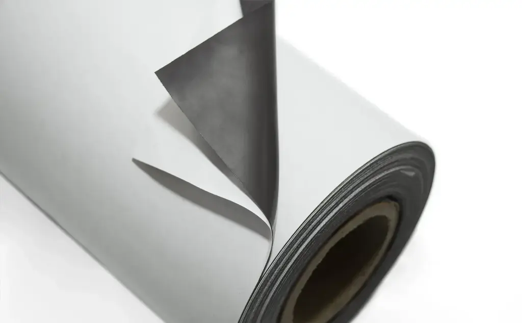 IMAN FLEXIBLE EN ROLLO 620 MM X 30 MTS CAL. 30 PREMIUM CON ADHESIVO