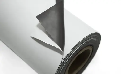 [15 PREMIUM CON ADHESIVO] IMAN FLEXIBLE EN ROLLO 620 MM X 30 MTS CAL. 15 PREMIUM CON AHESIVO